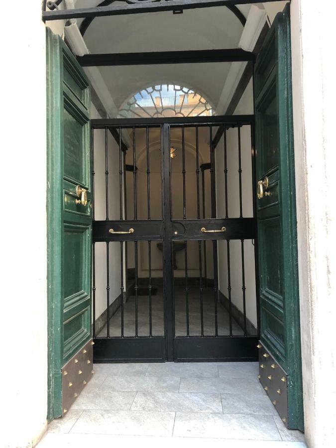 Pantheon Luxury Suite Rome Bagian luar foto
